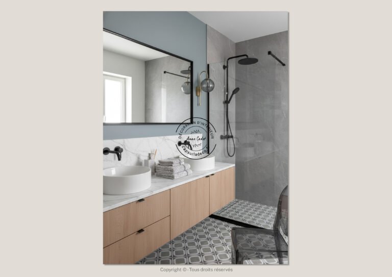 Salle de bain graphique de style Chic - Anne Cadet Décoration d'Intérieur - Cap sur la Déco !